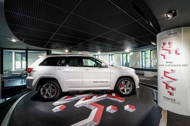 Nouvelle exposition Jeep® à MotorVillage : "Tracez votre propre route 845962GrandCherokee3