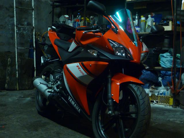 Une YZF R125 sunset red 849625P1010358