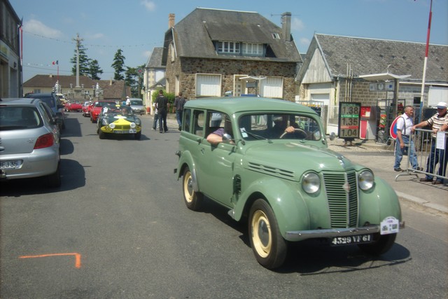 4ème festival vehicules anciens (landelles et coupigny 2009) 851950Jun02548