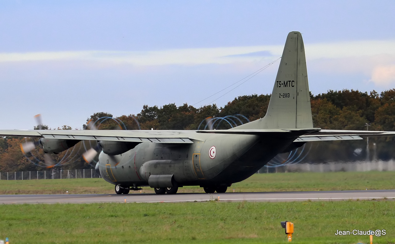 Tunisia Air Force Lockheed Hercules C-130 TS-MTC le 26-11-13 853351IMG0592filtered