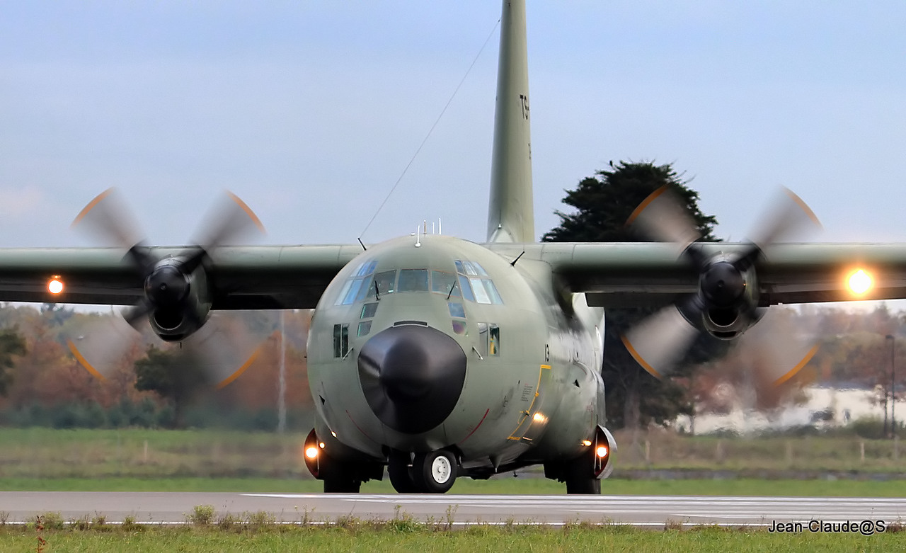 Tunisia Air Force Lockheed Hercules C-130 TS-MTC le 26-11-13 854827IMG0582filtered