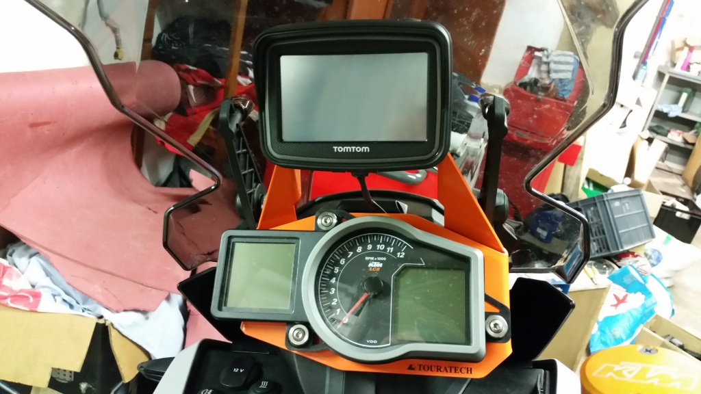 Montage TomTom rider sur support Touratech 856779gps07