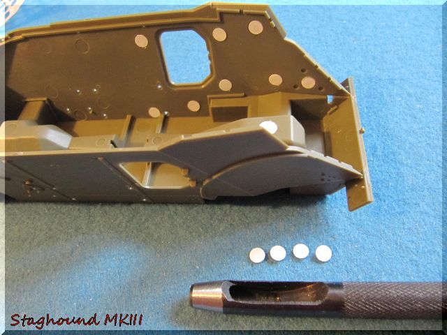 Staghound MKIII - BRONCO - 1/35ème  (6ème mise à jour le 20/11/10 à 18h45) - Page 2 879967pastilleejec1modjpg