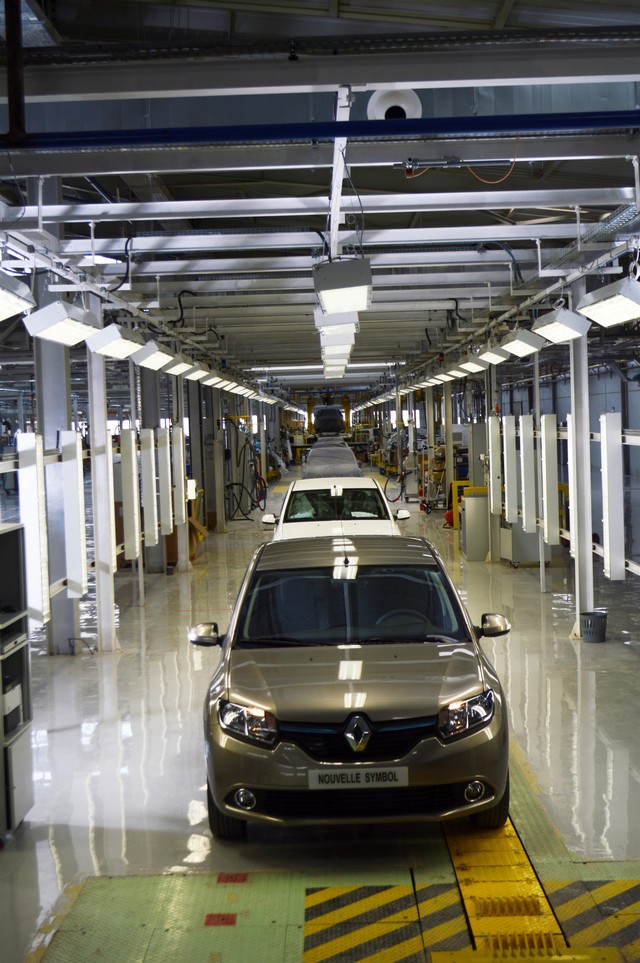 Groupe Renault - Inauguration de l’usine industrie automobile d’Oran en Algérie 8986596323416