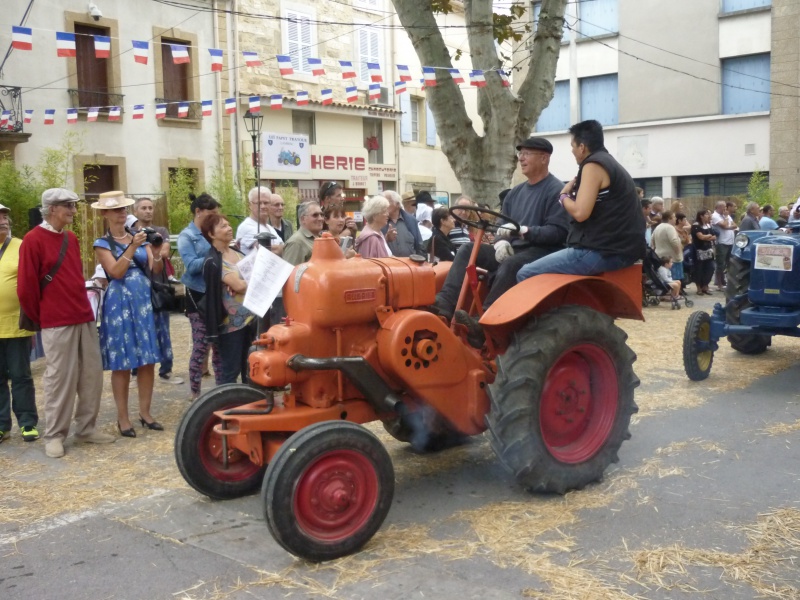 Défilé des vieux tracteurs 900235SENAS5Oct2014278