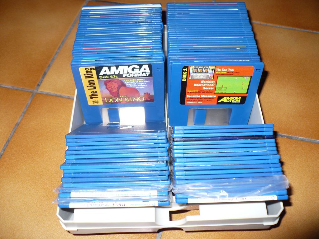 [DONNÉ] Disquettes Amiga Format + Workbench 1.3 901617P11204581