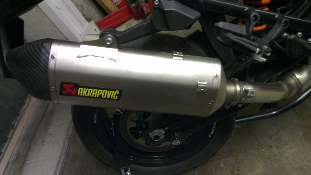 Tuto supression des Db-Killer sur Akrapovic  905835akra02