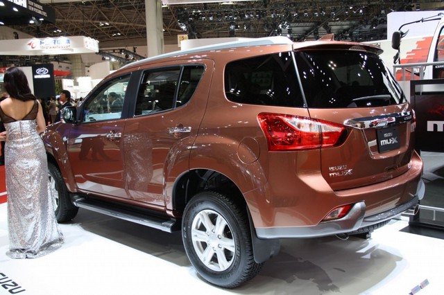 Salon de Tokyo 2013 : Isuzu dévoile le SUV MU-X 910555IsuzuMUX16