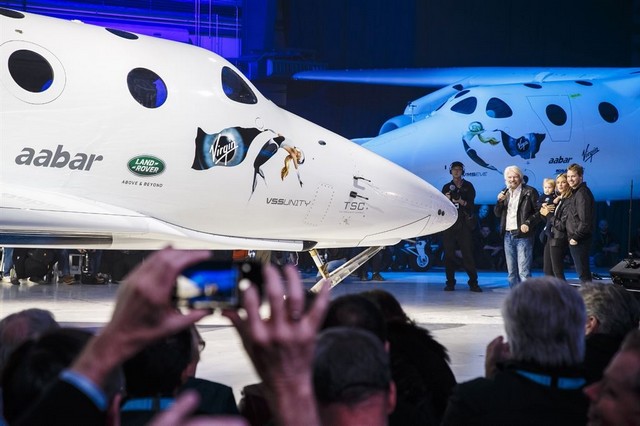  Land Rover a participé à la présentation Mondiale Du Nouveau Spaceshiptwo De Virgin Galactic 922061VGVSSUnityReveal009LowRes