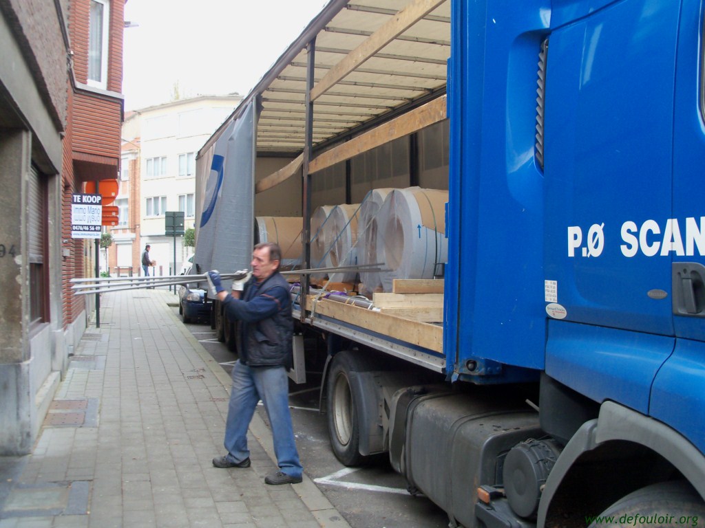 Déchargement rue Laneau à Bruxelles. 9224431013614JPG