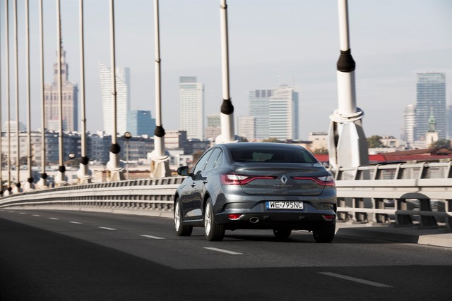 Nouvelle MEGANE Sedan : Design dynamique et ambiance surclassée à bord de la nouvelle berline tricorps de Renault  9256848355216