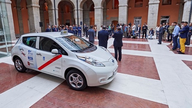 NISSAN LEAF : La Flotte De Taxis 100% Électriques S'étend Encore En Europe 92688212553189