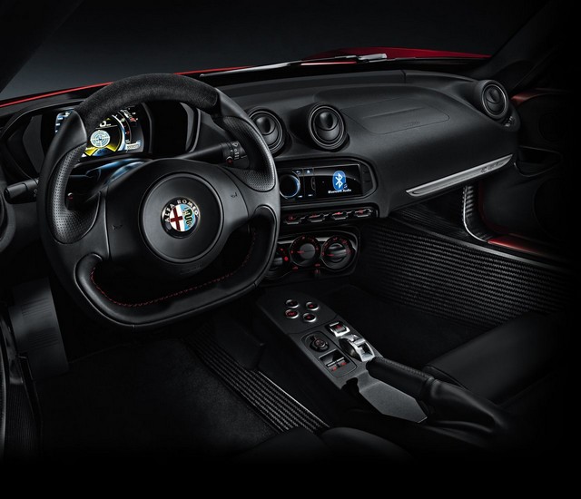 ALFA ROMEO 4C : LE NOUVEAU PUR-SANG DU BISCIONE  939052AlfaRomeo4C31