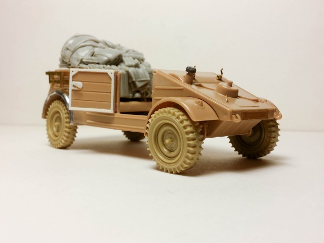 [Concours Désert] K.d.F-Wagen - Heller/Revell - 1/35 - Page 5 93988920171028113654