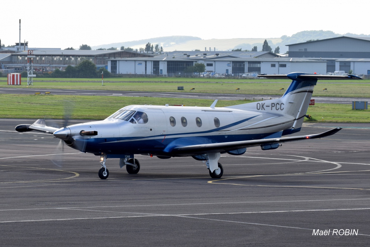 Gloucester Gloucestershire Airport (EGBJ)  945104DSC02192