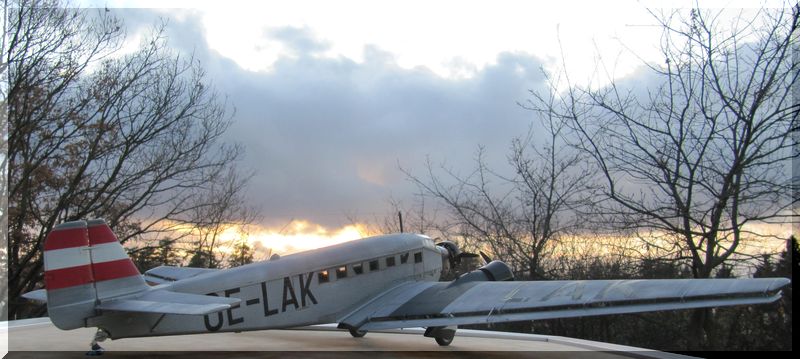 [Concours Liners] Junkers Ju-52/3m - Flughafen Innsbruck, Österreich - Revell 1/48ème - Montage terminé en page 7 !!! - Page 5 949683couchdesoleil2