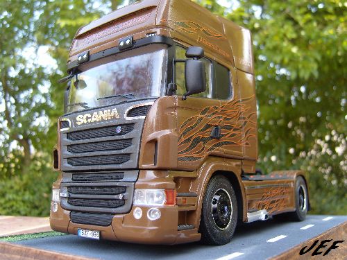 [ITALERI] SCANIA R730 BLACK AMBER Réf 3897 965704SCA092