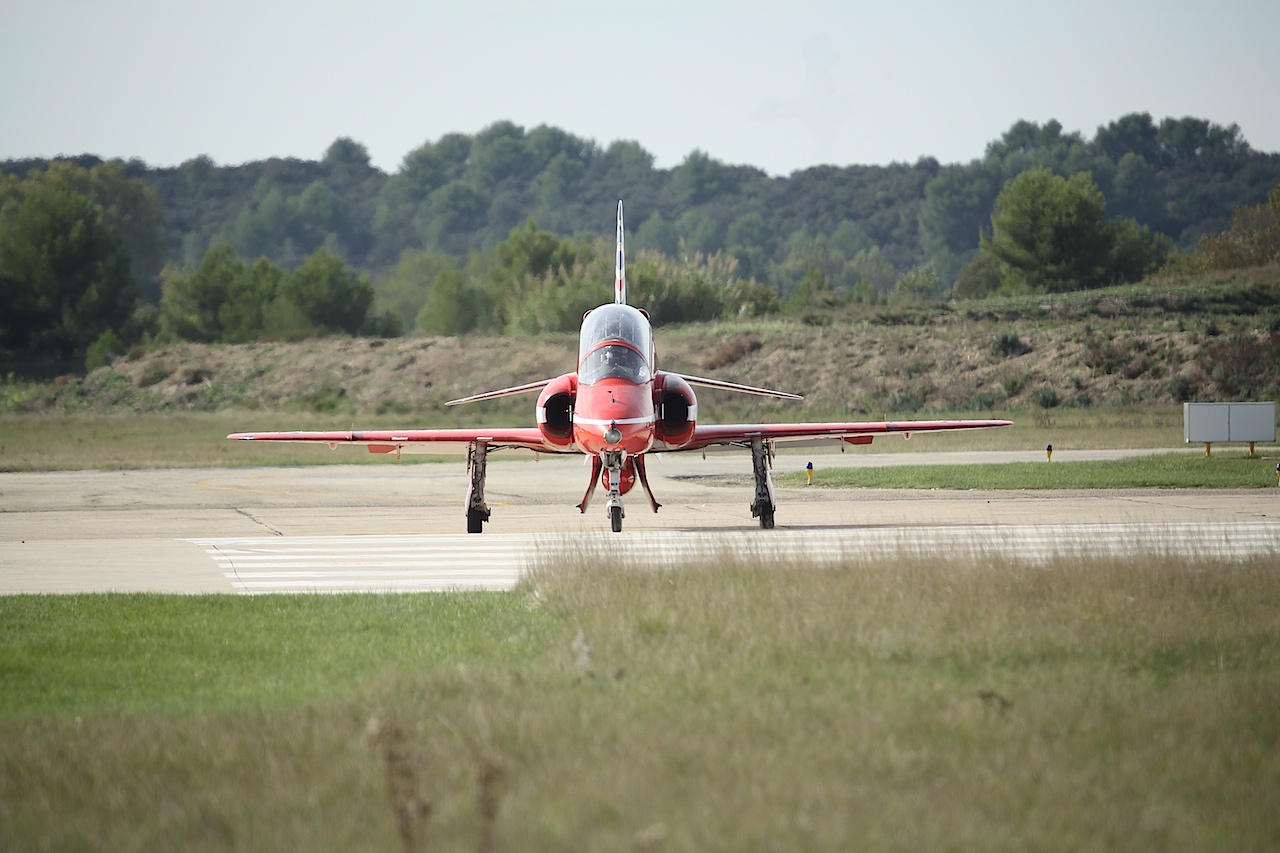 BA 701 Salon de Provence 2014 969744WEBREDARROWS