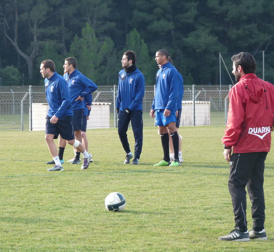 LE F.C.ISTRES OUEST PROVENCE ..LA PROVENCE SEREINE  970365P1130485