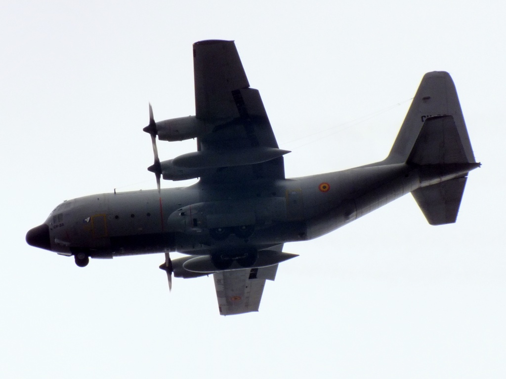 [09/05/2014] Hercules C130 (CH-03) Belgium Air Force + McDonnell Douglas MD-82 (I-SMEM) Meridiana 975606Main3004