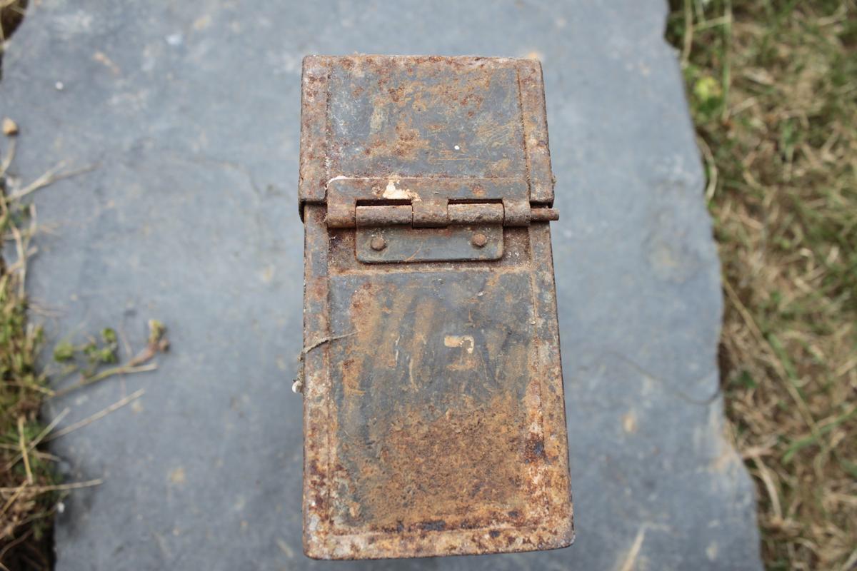 Identification d'une caisse de munition MG étrange 987564scMG7201