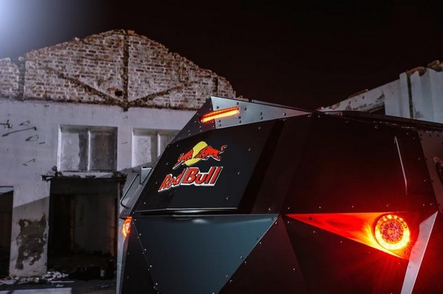 Red Bull présente un Land Rover DEFENDER totalement méconnaissable 989191RedBullLandRoverdefender4