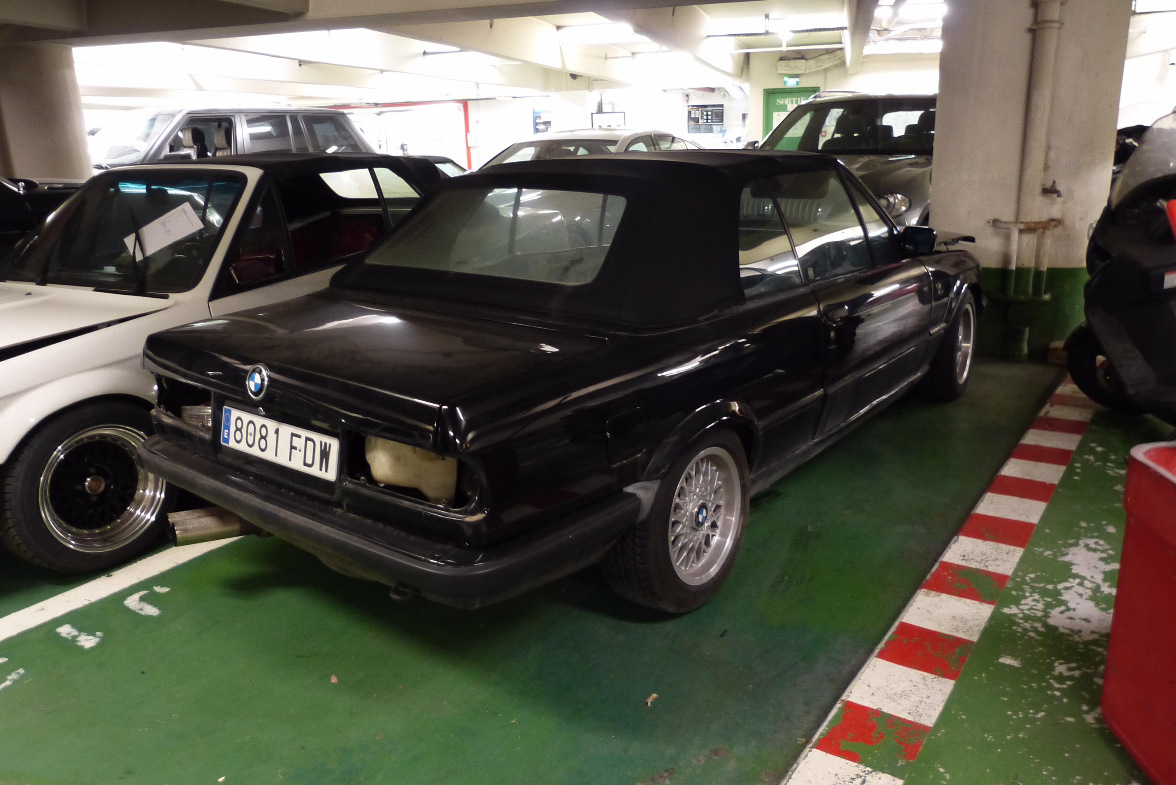 Atelier restoration BMW CLASSIC à MONACO. 992584L1050929