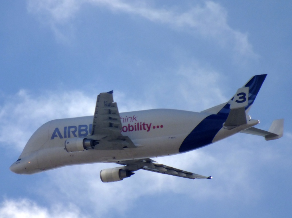 Spotting du 13/08/2013 : A340 Airbus Industrie en RDG+A330 Air transat nouvelle déco+Bélouga N°3 Tink Mobility !!! 999308Aoutn7020