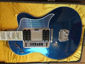 Vends Hagstrom P46 bleue 2 doubles + Vibrato + tui origine Mini_295467IMG3011