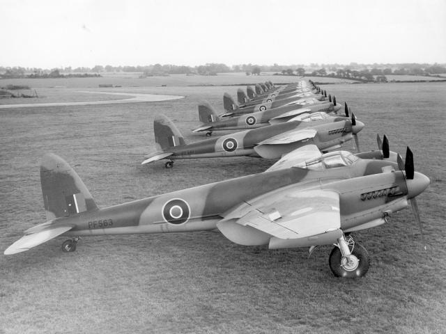 ROYAUME D'ECOSSE - Page 6 245273De_Havilland_Mosquito_1