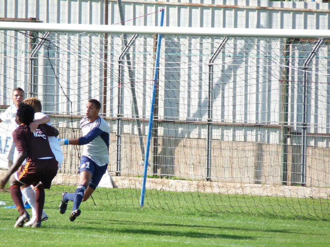 L"OLYMPIQUE DE MARSEILLE SORT ENFIN DE SA RESERVE!!!! - Page 3 312146P1010834