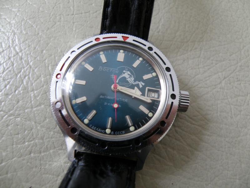 Pourquoi ma VOSTOK verte ressort bleue en photo ? 437239P3140011