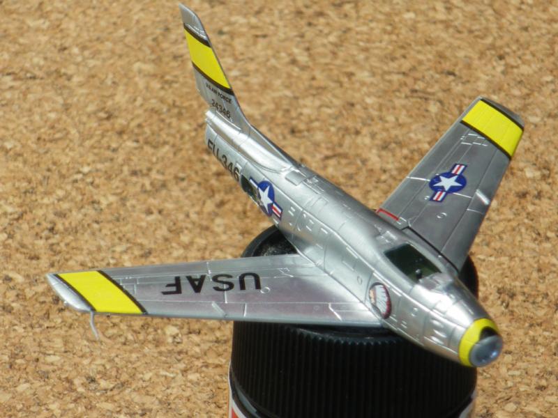 F86F Sabre [Trumpeter] 1/144 469268pose_deco3