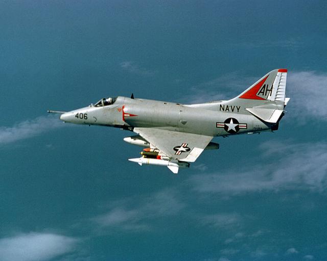 DOUGLAS A-4 SKYHAWK 678856A4_Skyhawk_1