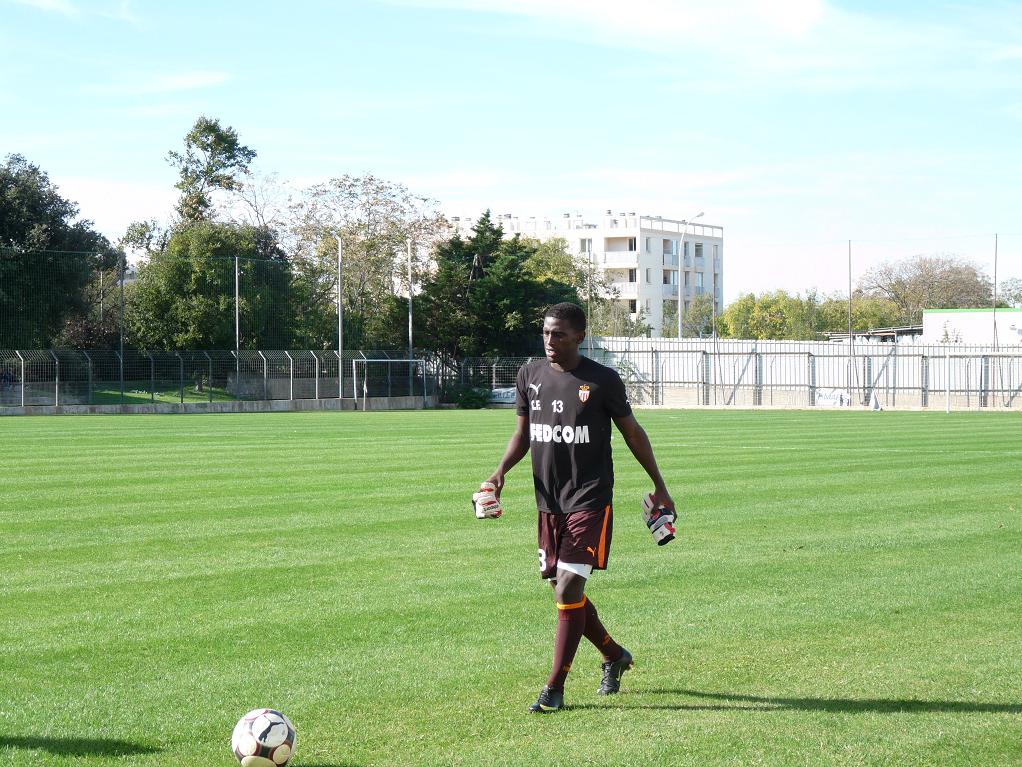 L"OLYMPIQUE DE MARSEILLE SORT ENFIN DE SA RESERVE!!!! - Page 3 819725P1010774