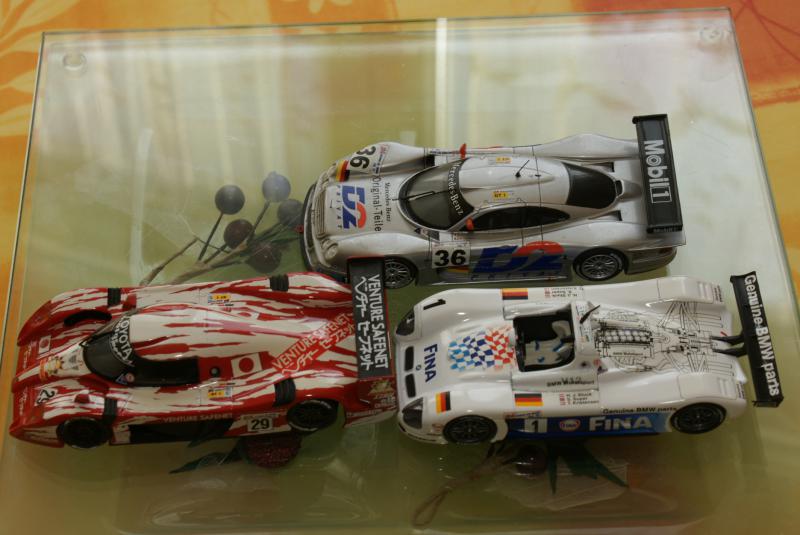 les dernieres arrivées - Page 20 855562bmw_lmp1_n1_1998_trio