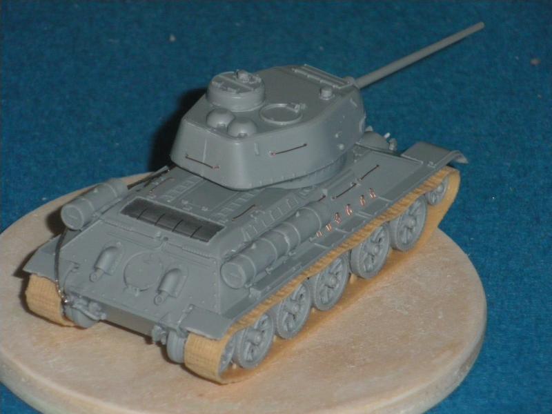 T34-85 Dragon 1/72ème  Patine terminée !!! 10690pret_a_peindre_4