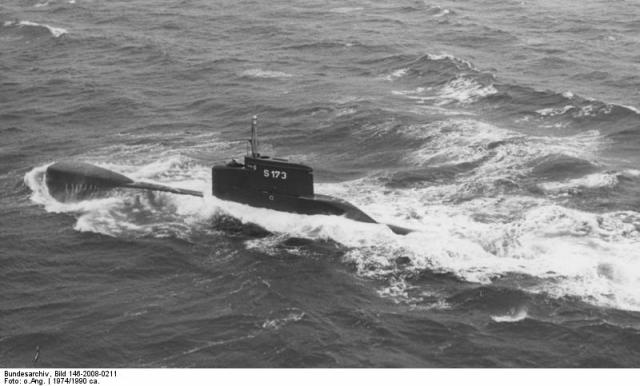 SOUS MARINS D'ATTAQUE TYPE 206 116715Bundesarchiv_Bild_146_2008_0211_2C_Uboot_U_24__28S_173_29