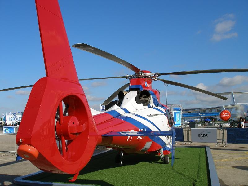 Un petit vol ? 218438Stand_Eucopter_Dauphin__03_