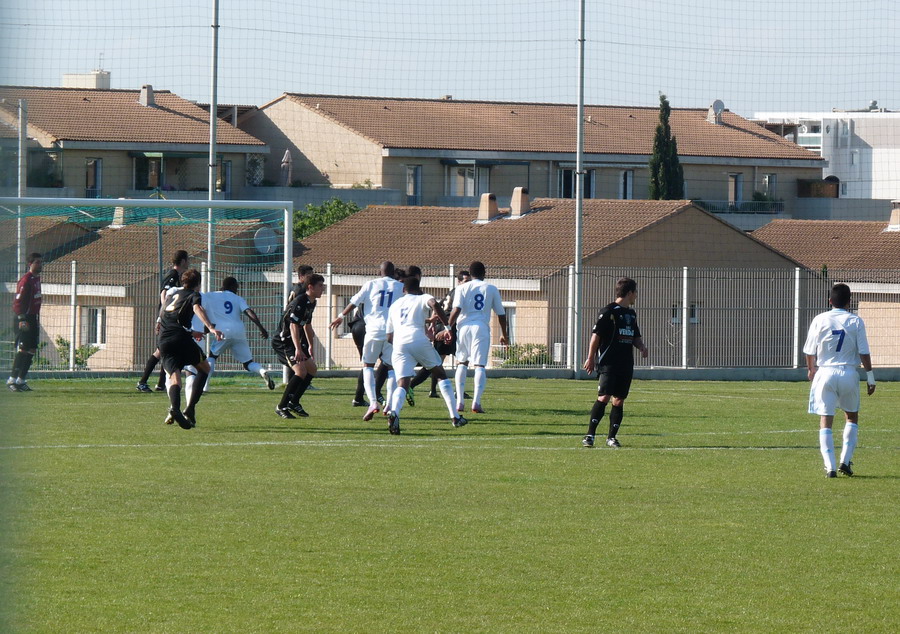 OLYMPIQUE DE MARSEILLE A LA UNE LES HONNEURS A LA DEUX LA DIVISION D "HONNEUR - Page 3 26760P1080895