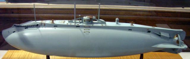 SOUS MARINS NUCLEAIRE D'ATTAQUE CLASSE TRAFALGAR 285403Holland_submarine_model