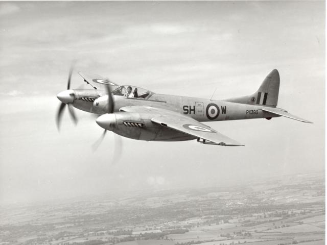 ROYAL NAVY CROISEURS DE BATAILLE CLASSE INVINCIBLE 303295De_Havilland_Hornet_F3