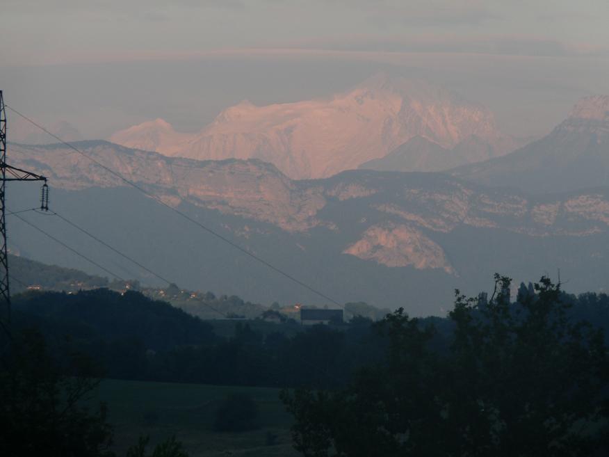 ANNECY NOUS PRIT DANS SES BRAS ..PENDANT QUE TOURS S"'EST RESSOURCE A EVIAN  379843P1100512