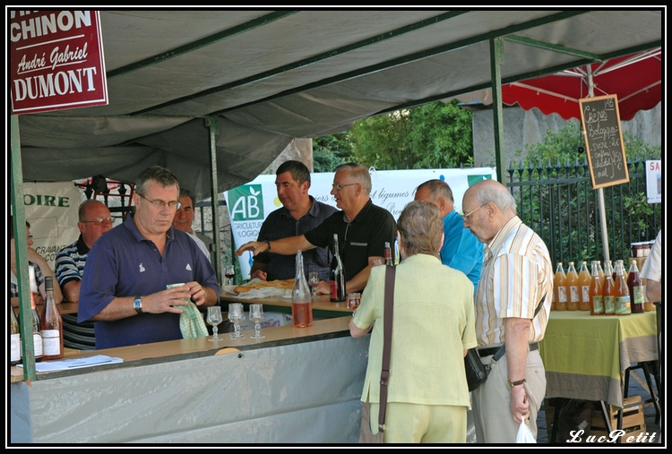 La foire à l'ail pour la Sainte Anne 380727foire_a_l__ail_degustation_vin_chinon