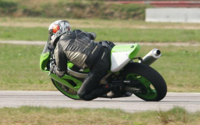 mon zx6 prêt pour la piste 397133DSC04034