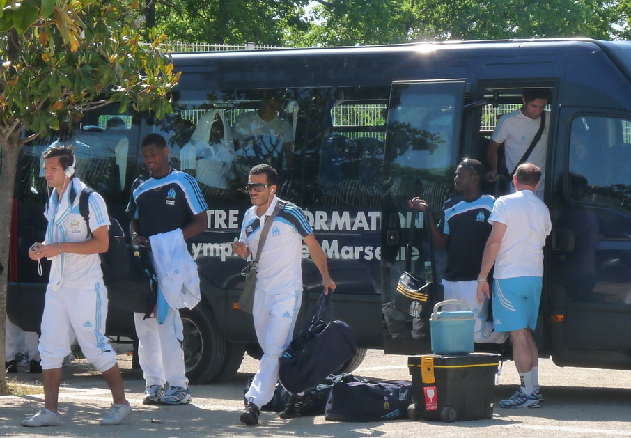 OLYMPIQUE DE MARSEILLE A LA UNE LES HONNEURS A LA DEUX LA DIVISION D "HONNEUR 443573P1080811