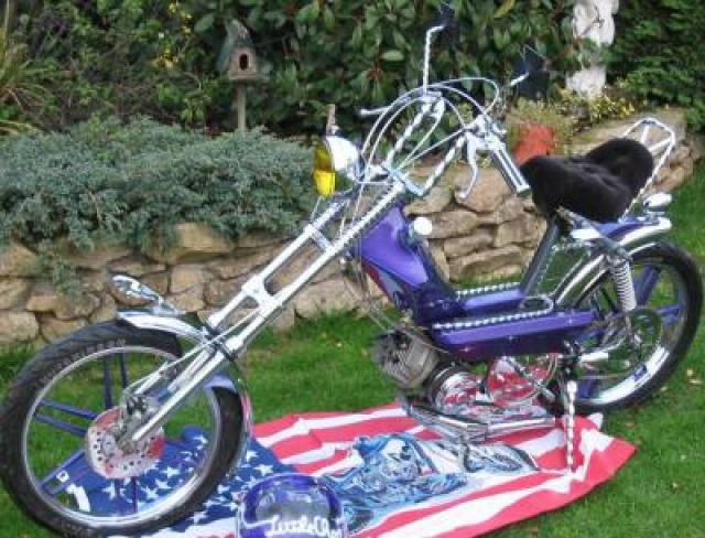 vous l'avez déjà vue celle-la ? 473160Peugeot_103_sp_chopper