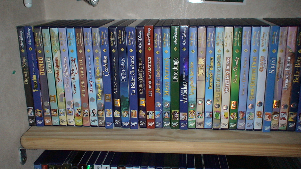 Postez les photos de votre collection de DVD et BrD Disney ! - Page 10 475986lookilook_4