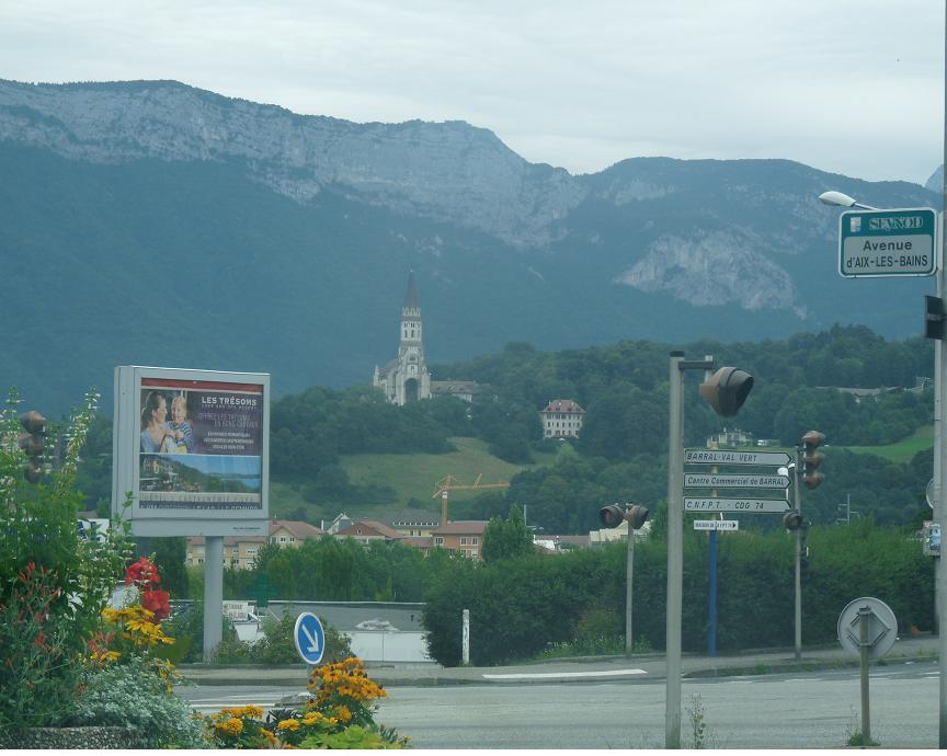 ANNECY NOUS PRIT DANS SES BRAS ..PENDANT QUE TOURS S"'EST RESSOURCE A EVIAN  483592P1100518