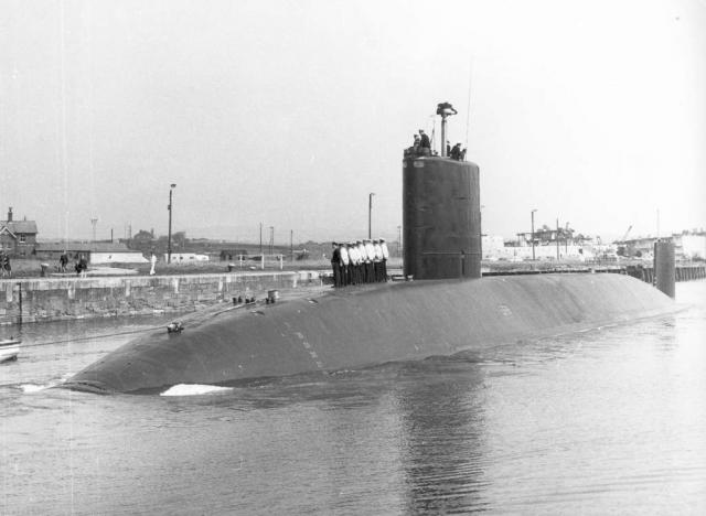 SOUS MARINS NUCLEAIRE D'ATTAQUE CLASSE SWIFTSURE 515654HMS_SWIFTSURE__3b